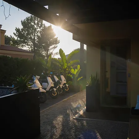 Golden Waves Surf And Yoga Furadouro Hostel