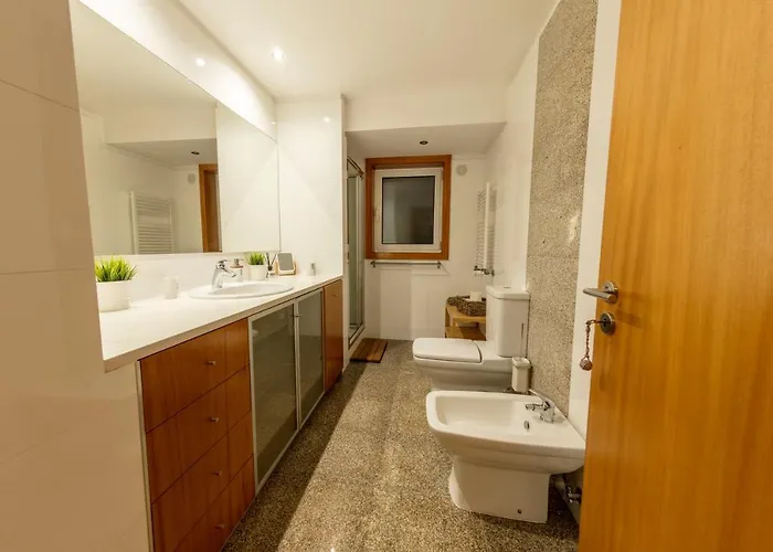 אכסניה Golden Waves Surf And Yoga Furadouro אובאר