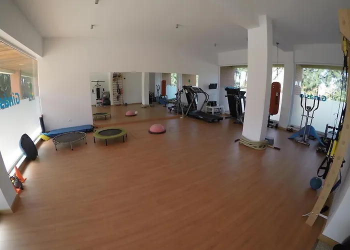 אכסניה Golden Waves Surf And Yoga Furadouro אובאר