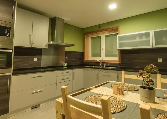 אכסניה Golden Waves Surf And Yoga Furadouro