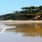 אכסניה Golden Waves Surf And Yoga Furadouro אובאר