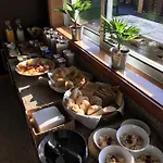 Golden Waves Surf And Yoga Furadouro * אובאר