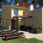 Golden Waves Surf And Yoga Furadouro אכסניה *