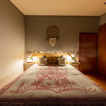 Golden Waves Surf And Yoga Lodge Couette-café Ovar